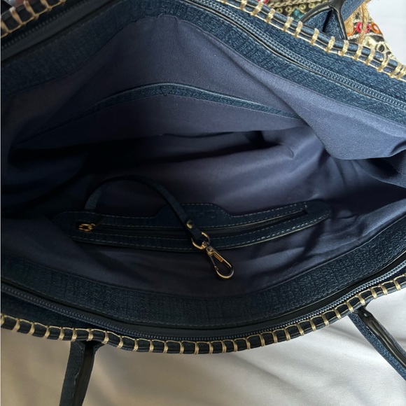 Chillx by Le Meil Stitched Purse with Storage Bag - Picture 4 of 5